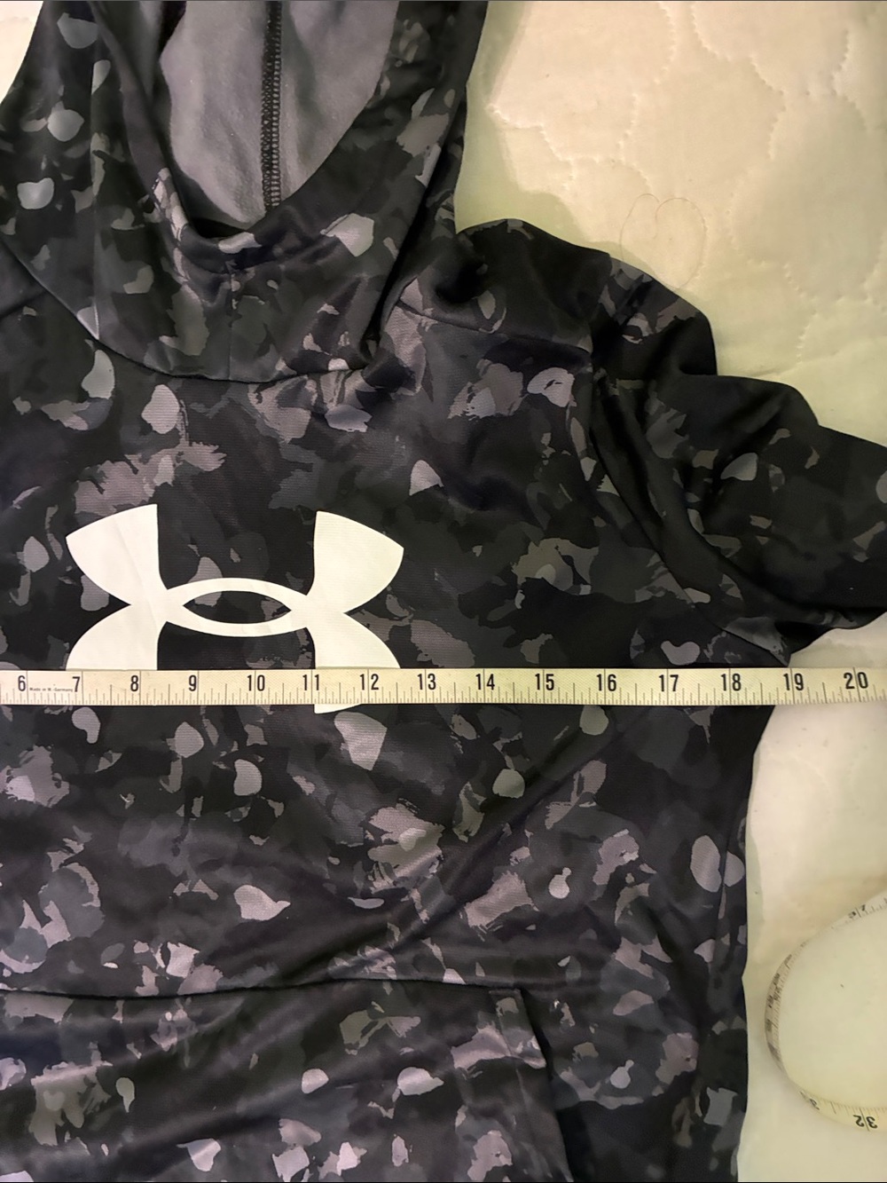 Under Armour hoodie in EUC, size Youth Large - Picture 3 of 6